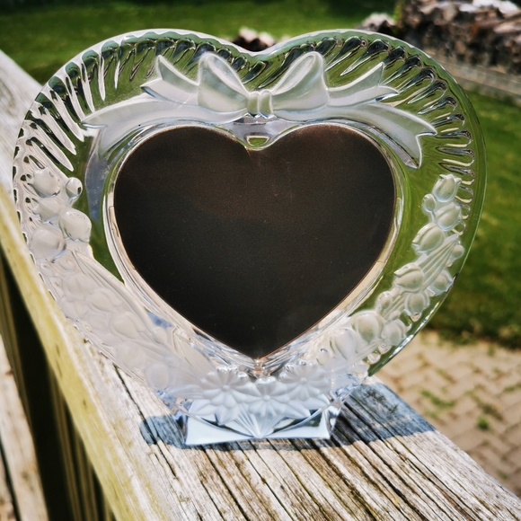 Vintage Studio Nova Crystal Frosted Glass Heart and Bows Picture Frame - Picture 3 of 14
